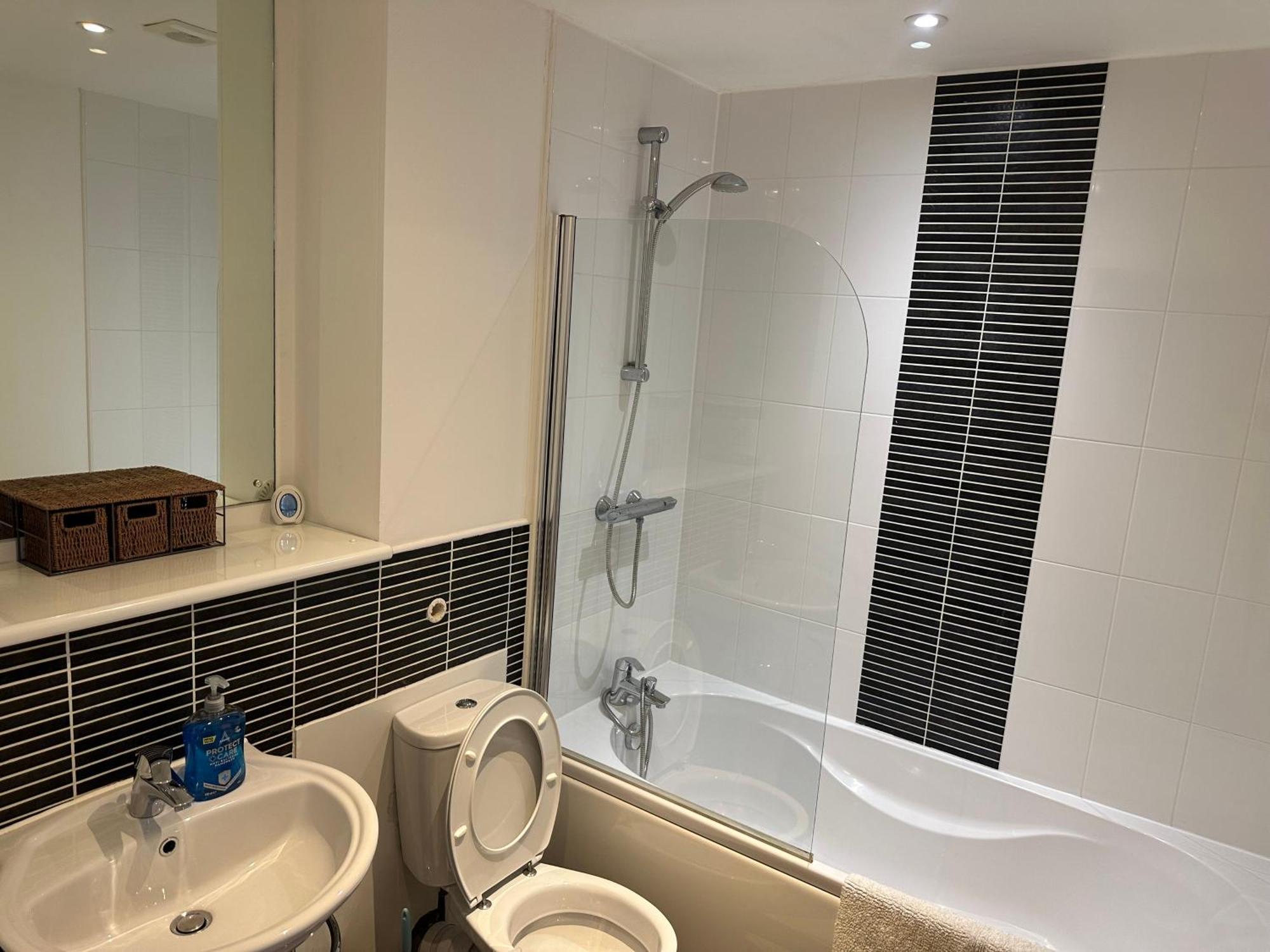 Water Front Apt Walk To The Beach & City Centre سوانسي المظهر الخارجي الصورة